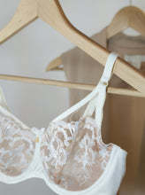 Load image into Gallery viewer, Samanta Full Coverage Bra
