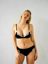 Load image into Gallery viewer, Antonia Undie (Salt &amp; Pepper)
